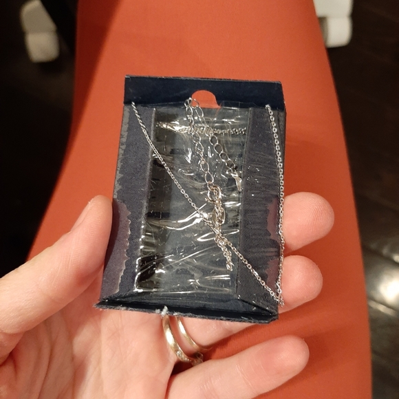 New in box necklace - Picture 3 of 3
